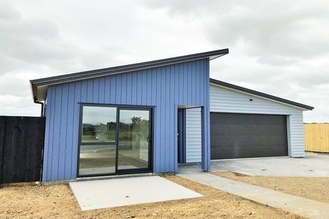 Photo of property in 63 Clarks Beach Road, Clarks Beach, 2122