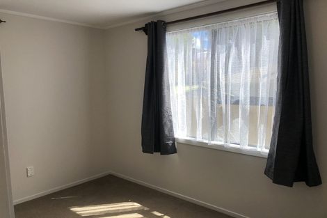 Photo of property in 2 Glucina Place, Glen Eden, Auckland, 0602