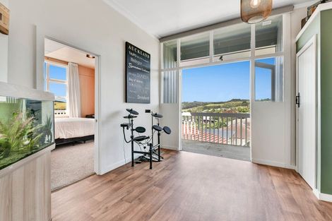 Photo of property in 4 Forlong Rise, Helensville, 0800