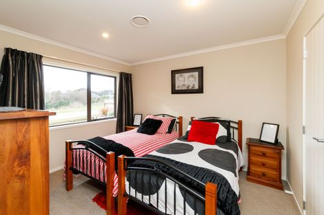 Photo of property in 33 Silkwood Place, Fitzherbert, Palmerston North, 4410