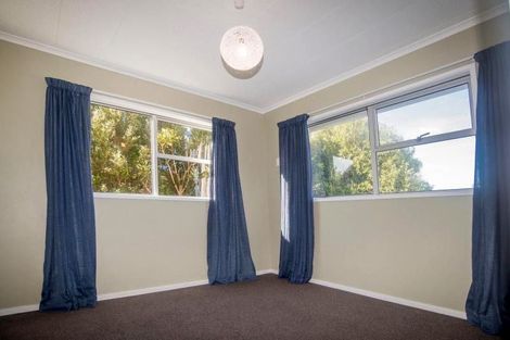 Photo of property in 5 Peach Tree Grove, Maungaraki, Lower Hutt, 5010