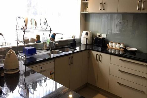 Photo of property in 2/7 Bernie Edwards Place, Botany Downs, Auckland, 2010