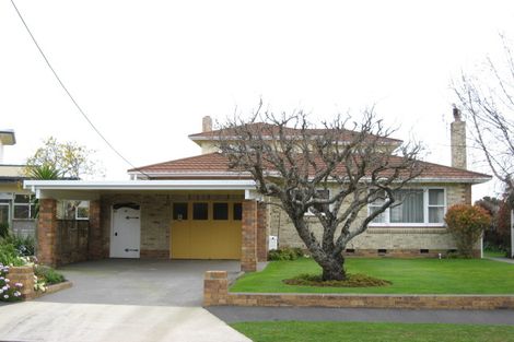 Photo of property in 8 Strandon Place, Strandon, New Plymouth, 4312