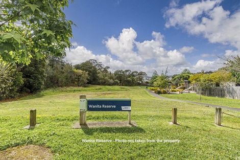 Photo of property in 3 Julia Place, Totara Vale, Auckland, 0629