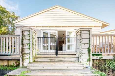 Photo of property in 4a Rata Road, Stanmore Bay, Whangaparaoa, 0932