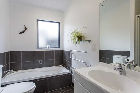 Photo of property in 25b Rehia Road, Massey, Auckland, 0614