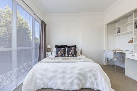 Photo of property in 100 Stapleford Crescent, Browns Bay, Auckland, 0630