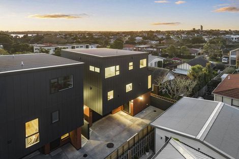 Photo of property in 16c Egremont Street, Belmont, Auckland, 0622
