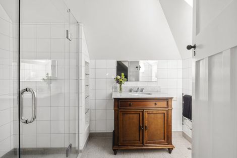 Photo of property in 12 Easdale Street, Kelburn, Wellington, 6012