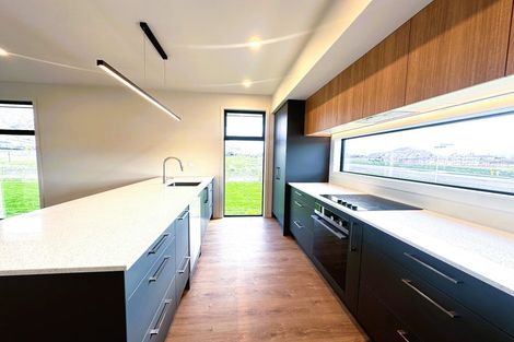 Photo of property in 42 Deans Drive, Wanaka, 9382