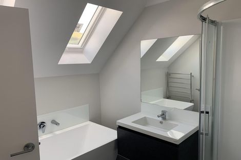 Photo of property in 91c Whites Line East, Waiwhetu, Lower Hutt, 5010