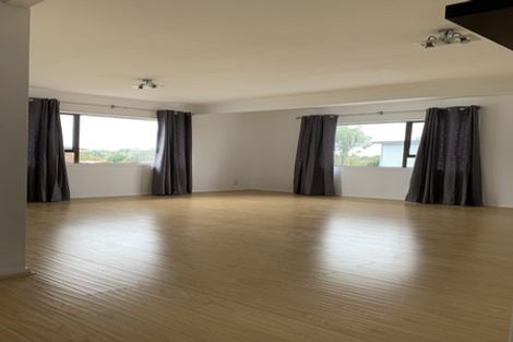 Photo of property in 2/14a Kurnell Drive, Botany Downs, Auckland, 2010