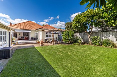 Photo of property in 40 Te Kawa Road, Greenlane, Auckland, 1061