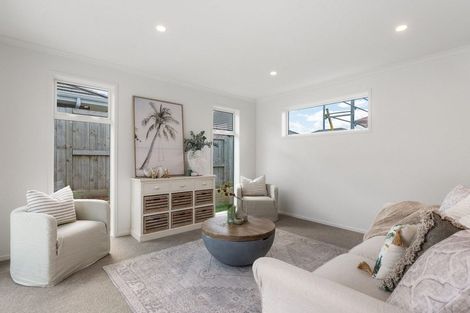 Photo of property in 11 Hammick Crescent, Pyes Pa, 3112