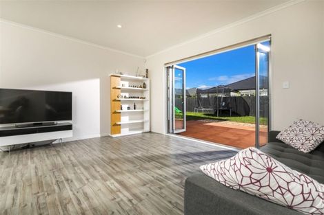 Photo of property in 15 Fruitlands Road, Kumeu, 0810