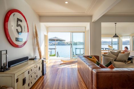 Photo of property in Wallis Street, Raglan, 3225