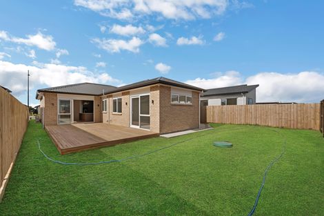 Photo of property in 33 Kaitiaki Drive, Clarks Beach, 2122