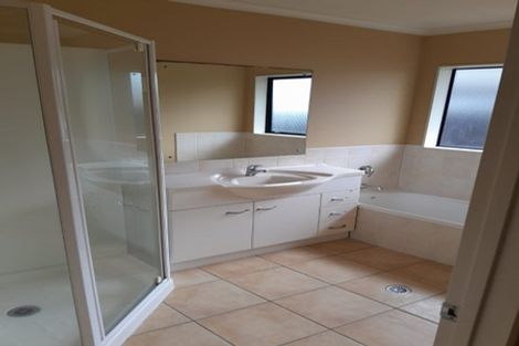 Photo of property in 6 Shankill Place, East Tamaki, Auckland, 2013