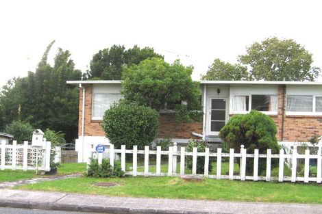 Photo of property in 2/24 Dawnhaven Drive, Te Atatu Peninsula, Auckland, 0610
