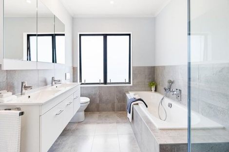 Photo of property in 10 Warman Road, Okura, Auckland, 0792