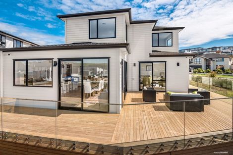 Photo of property in 14 Rathmullen Place, Pinehill, Auckland, 0632