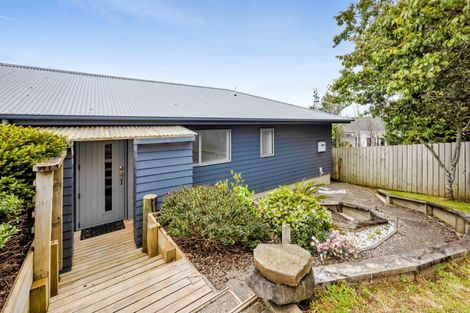 Photo of property in 102 Seaview Road, Westown, New Plymouth, 4310