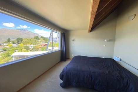 Photo of property in 32 Avalon Crescent, Fernhill, Queenstown, 9300