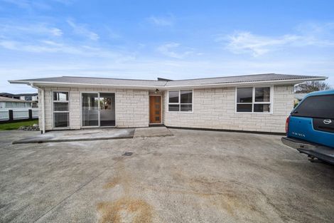 Photo of property in 4 Convair Crescent, Mangere, Auckland, 2022