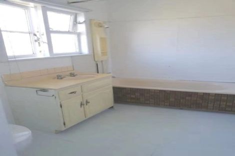 Photo of property in 4 Marne Road, Papakura, 2110