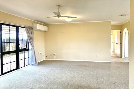 Photo of property in 2/76 Frank Nobilo Drive, Golflands, Auckland, 2013