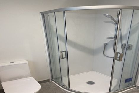 Photo of property in 1 Satchell Place, Birkenhead, Auckland, 0626