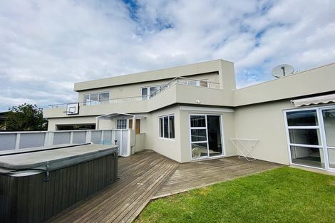 Photo of property in 2/5 Nigel Road, Browns Bay, Auckland, 0630