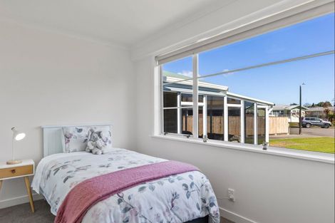 Photo of property in 7 Harlech Street, Levin, 5510