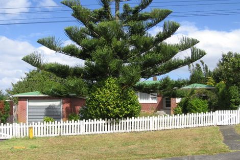 Photo of property in 3 Fairclough Road, Beach Haven, Auckland, 0626