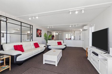 Photo of property in 4/10 Marine Parade, Mount Maunganui, 3116