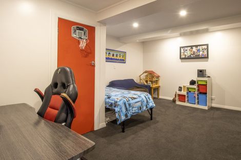 Photo of property in 6 Aranui Street, Maupuia, Wellington, 6022