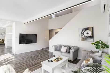 Photo of property in 22 Cairnbrae Court, Northcross, Auckland, 0632