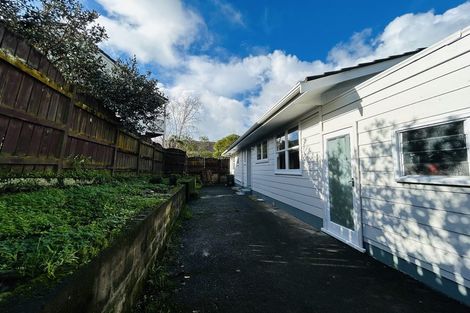 Photo of property in 1/8a Alma Street, Te Atatu South, Auckland, 0610