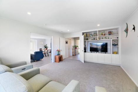 Photo of property in 8 Brookwood Drive, Henderson, Auckland, 0612