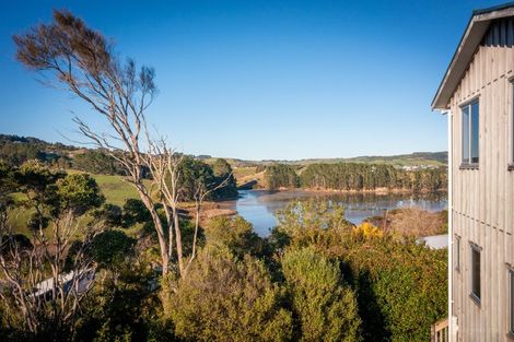 Photo of property in 4 Robertson Street, Raglan, 3225