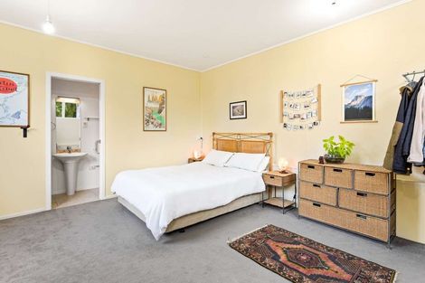 Photo of property in 31 Hereford Street, Te Atatu Peninsula, Auckland, 0610