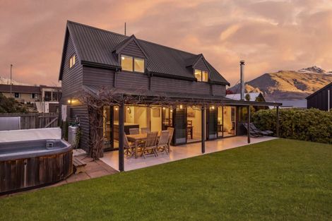 Photo of property in 14 Oregon Drive, Kelvin Heights, Queenstown, 9300