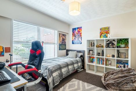 Photo of property in 2/70 Beresford Street, Bayswater, Auckland, 0622