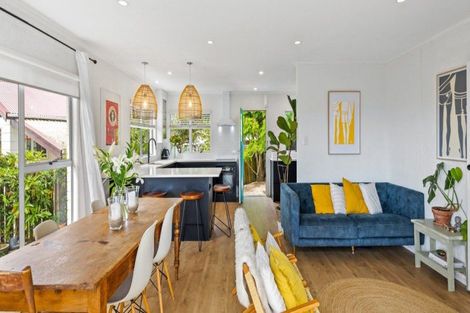 Photo of property in 47 Red Beach Road, Red Beach, 0932