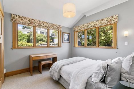 Photo of property in 8 Robieson Lane, Roseneath, Wellington, 6011