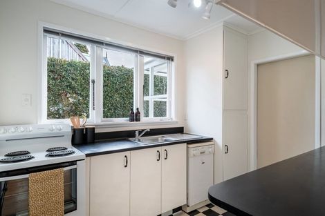 Photo of property in 1/40 Mahara Avenue, Birkenhead, Auckland, 0626