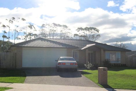 Photo of property in 15 Elkstone Place, Henderson, Auckland, 0612