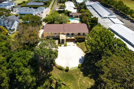 Photo of property in 40 Shakespeare Road, Milford, Auckland, 0620