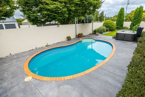 Photo of property in 321 Gardiners Road, Harewood, Christchurch, 8051
