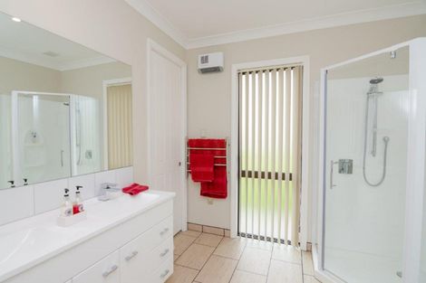 Photo of property in 6 Eagle Place, Martinborough, 5711